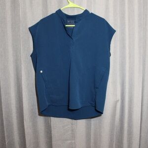 Figs scrub top, size small, blue green